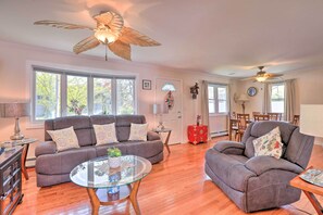 House (3 Bedrooms) | Interior - Inviting Home w/ Inground Pool: 3 Mi to Beach (Brick)