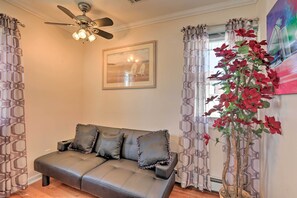 House (3 Bedrooms) | Interior - Inviting Home w/ Inground Pool: 3 Mi to Beach (Brick)