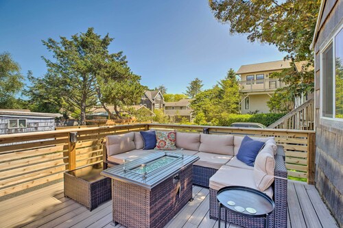 Quaint 'sur La Mer' Cottage w/ Deck, Fire Pit