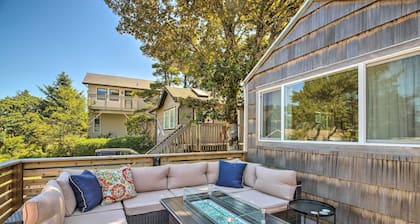 Quaint 'sur La Mer' Cottage w/ Deck, Fire Pit