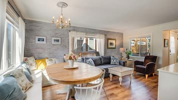 Cottage (2 Bedrooms) | Interior