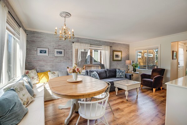 Cottage (2 Bedrooms) | Interior