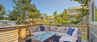 Quaint 'sur La Mer' Cottage w/ Deck, Fire Pit