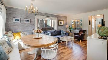 Cottage (2 Bedrooms) | Interior