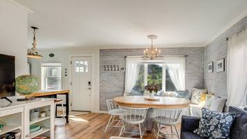 Cottage (2 Bedrooms) | Interior