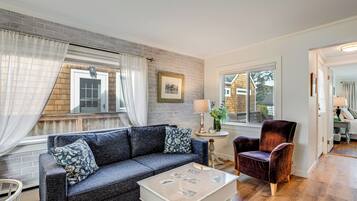 Cottage (2 Bedrooms) | Interior