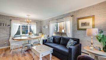 Cottage (2 Bedrooms) | Bagian depan properti