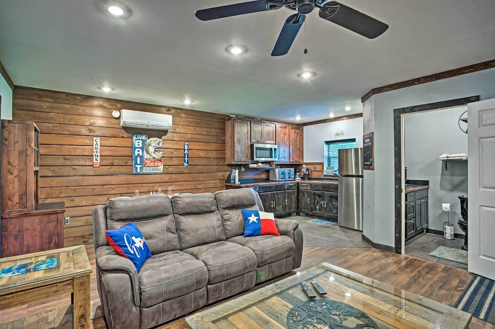 Charming Quitman Cabin < 2 Miles to Lake Fork - Pickton, TX