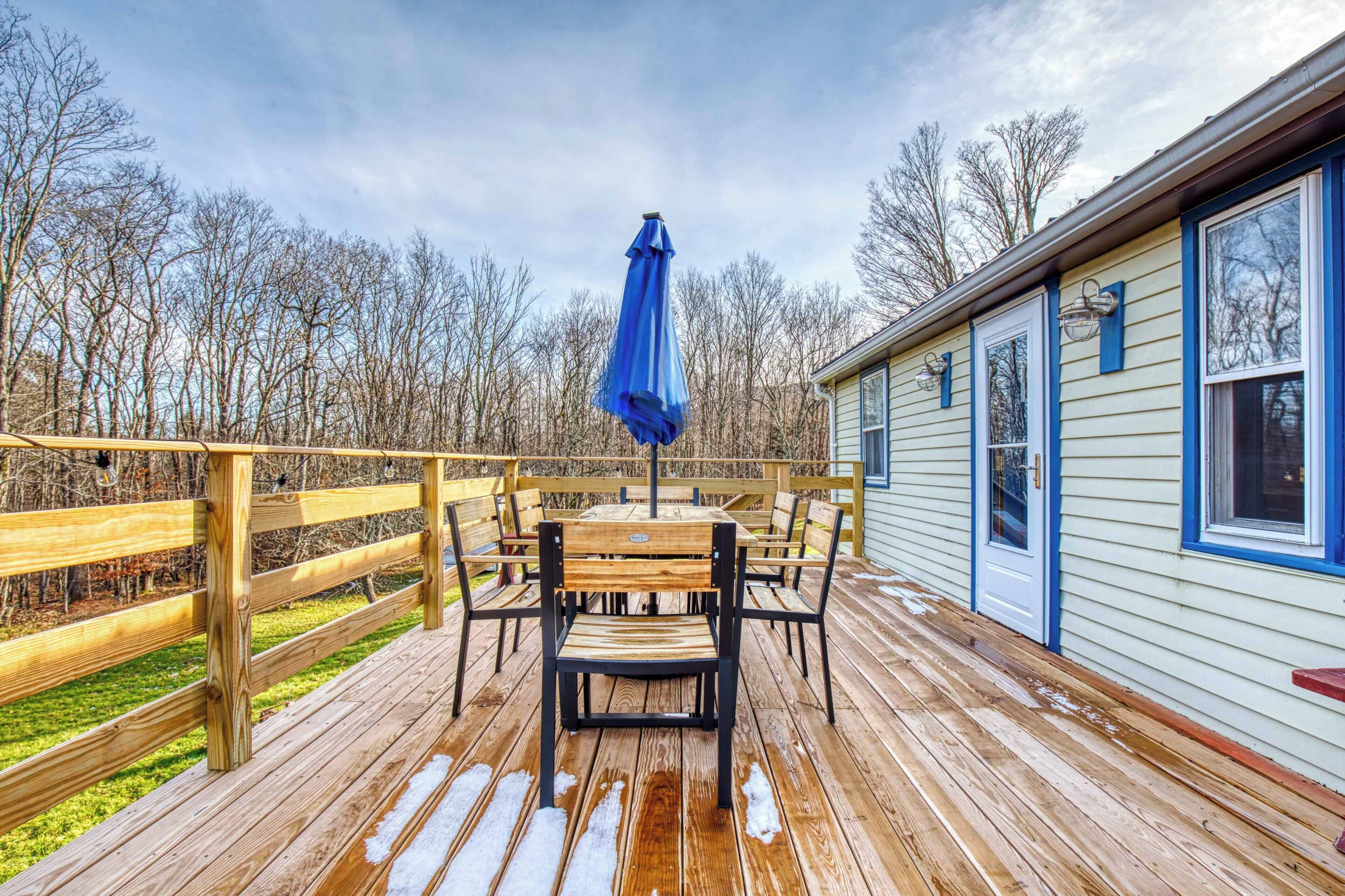 Catskills Cottage w/ Deck, 7 Mi to Hunter Mtn