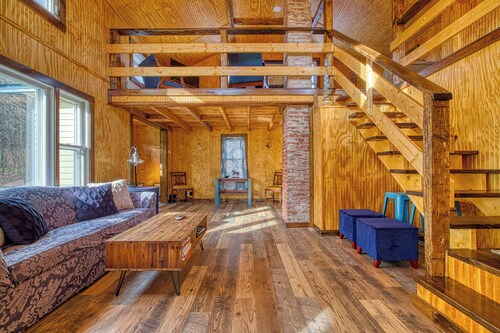 Catskills Cottage w/ Deck, 7 Mi to Hunter Mtn