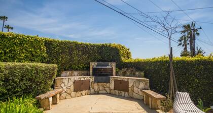 Los Angeles Suite ~ 7 Mi to Venice Beach!