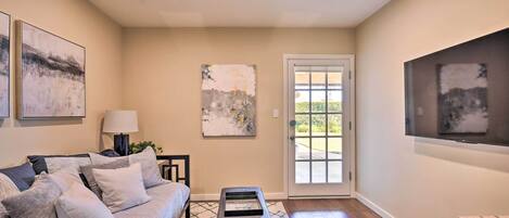 Apartment (1 Bedroom) | Living area | TV