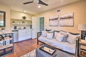 TV - Los Angeles Suite ~ 7 Mi to Venice Beach! (Los Angeles)