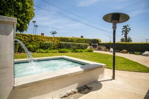 Property grounds - Los Angeles Suite ~ 7 Mi to Venice Beach! (Los Angeles)