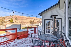 Interior - Alluring Home w/ Fire Pit < 1/2 Mi to Oit! (Klamath Falls)