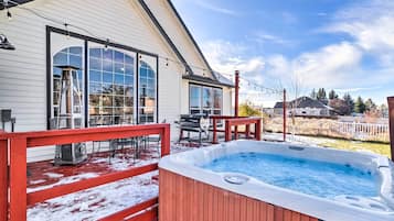 Nhà (4 Bedrooms) | Bồn tắm spa ngoài trời