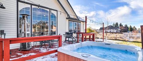House (4 Bedrooms) | Outdoor spa tub