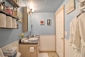 Interior - Flathead Lake-view Studio: 38 Mi to Blacktail (Big Arm)