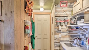 Apartment (1 Bedroom) | Interior - Flathead Lake-view Studio: 38 Mi to Blacktail (Big Arm)