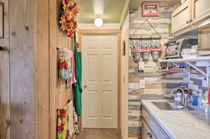 Apartment (1 Bedroom) | Interior - Flathead Lake-view Studio: 38 Mi to Blacktail (Big Arm)