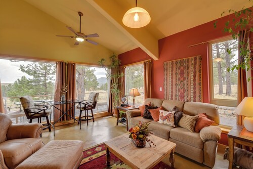 Spacious Mountain Home, 10 Mi to Angel Fire Resort