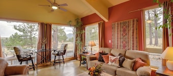 Spacious Mountain Home, 10 Mi to Angel Fire Resort