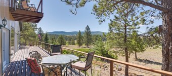 Spacious Mountain Home, 10 Mi to Angel Fire Resort