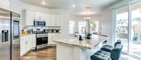 Rumah (4 Bedrooms) | Dapur pribadi | Microwave, oven, kompor, dan mesin pencuci piring