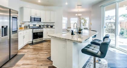 Fresno Home w/ Grill - 9 Mi to Downtown