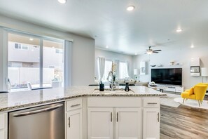 House (4 Bedrooms) | Interior - Fresno Home w/ Grill - 9 Mi to Downtown (Fresno)