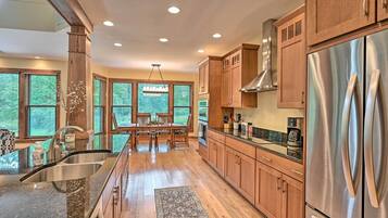 House (5 Bedrooms) | Interior