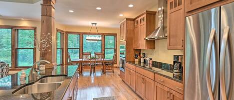 House (5 Bedrooms) | Interior