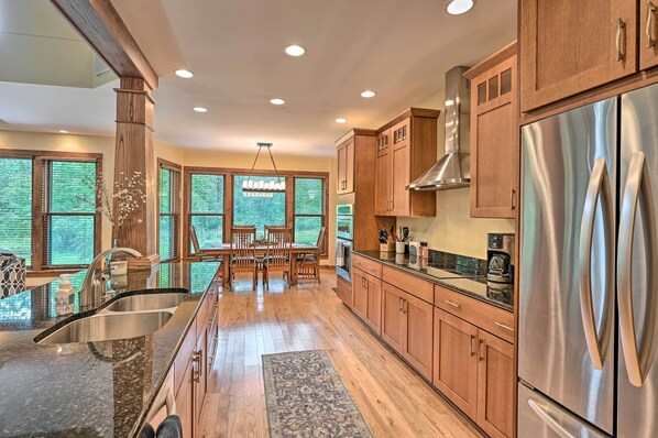 House (5 Bedrooms) | Interior