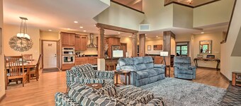 Nekoosa Golf Course Retreat w/ Hot Tub!