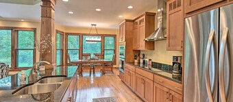 Nekoosa Golf Course Retreat w/ Hot Tub!