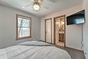 House (4 Bedrooms) | Interior - Lake-view Retreat w/ Fire Pit in Mountain Home! (Mountain Home)