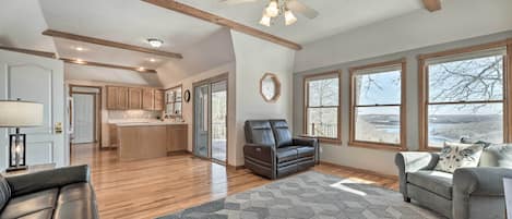 House (4 Bedrooms) | Interior