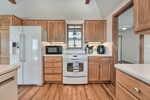 Interior - Lake-view Retreat w/ Fire Pit in Mountain Home! (Mountain Home)