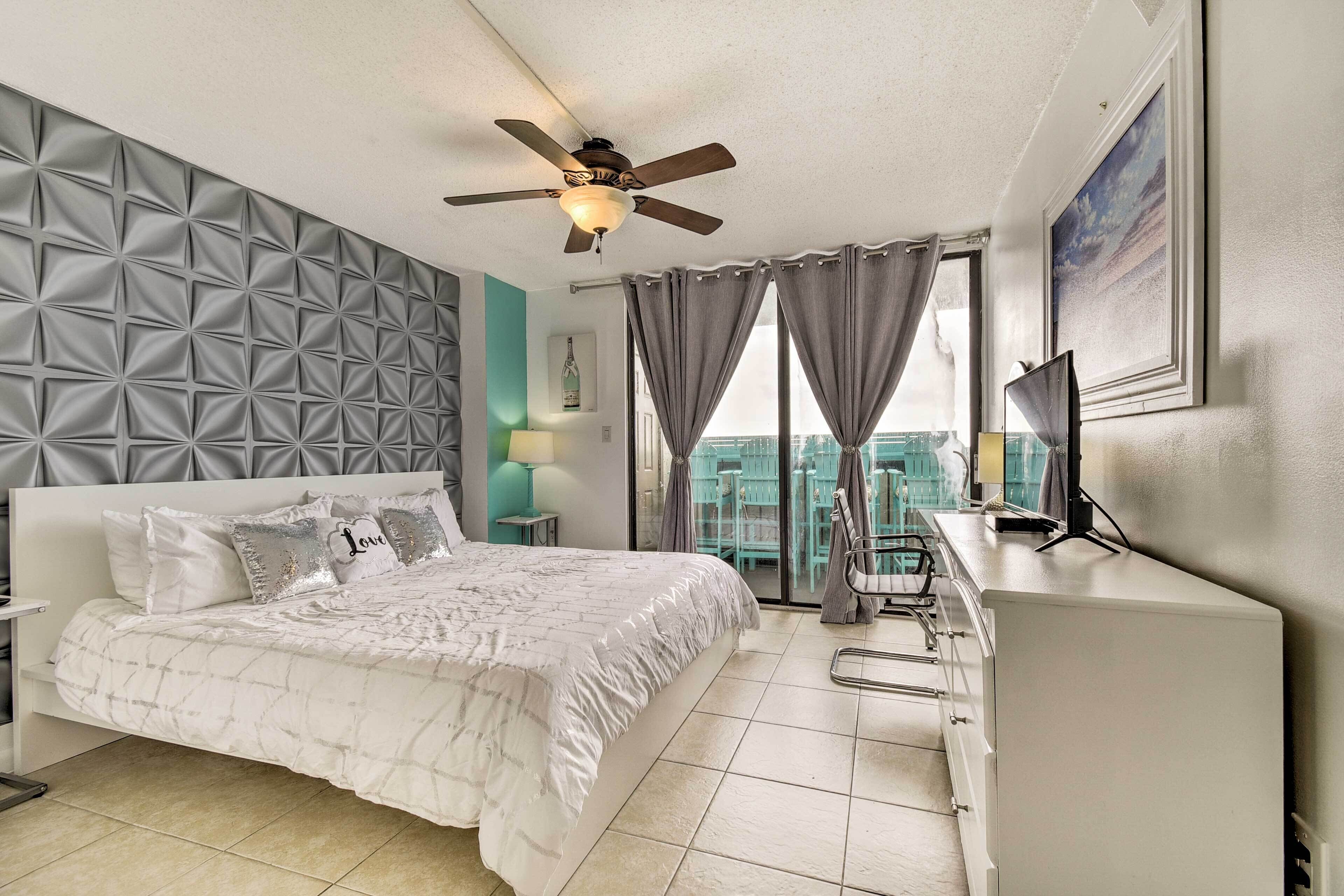 Myrtle Beach Condo, Walk to Beach!