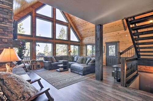 'longview Lodge' w/ Furnished Deck & Fire Pit!