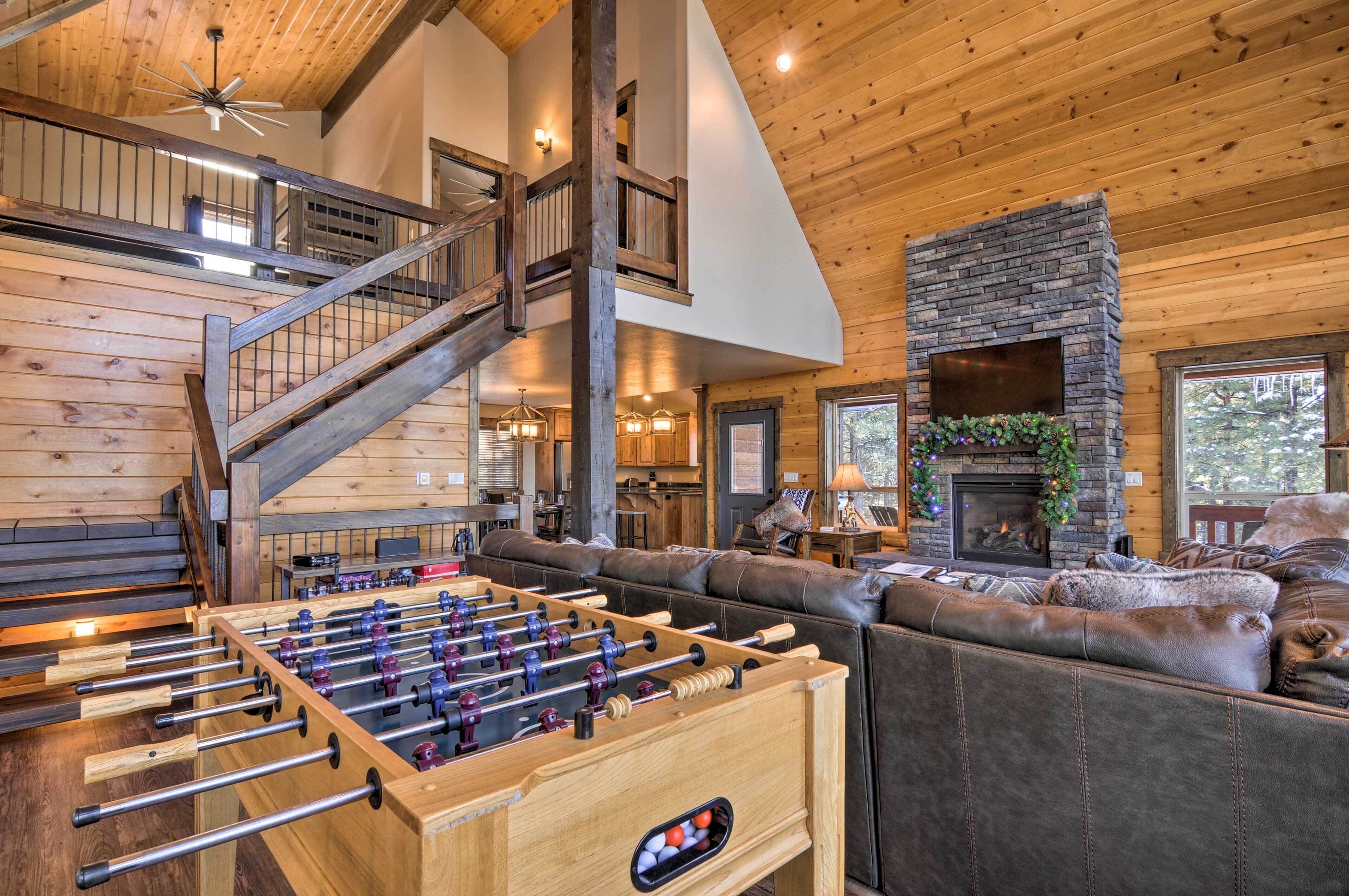 'longview Lodge' w/ Furnished Deck & Fire Pit!