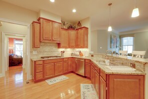 House (4 Bedrooms) | Interior