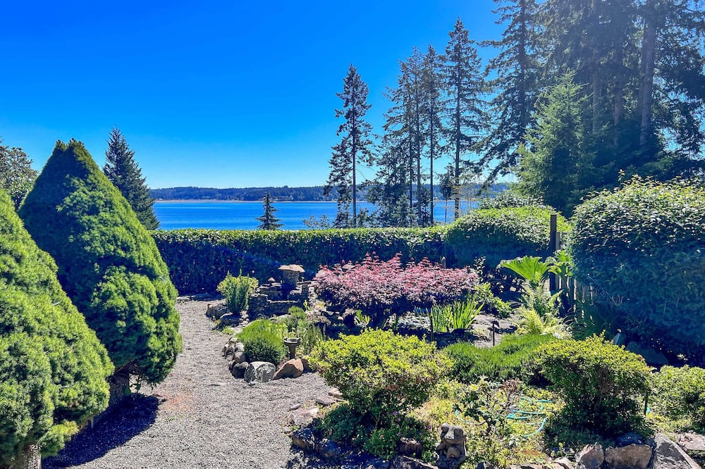 Coastal Cabin w/ Puget Sound & Rainier Views! - Gig Harbor, WA