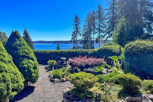 Coastal Cabin w/ Puget Sound & Rainier Views!
