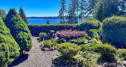 Coastal Cabin w/ Puget Sound & Rainier Views!