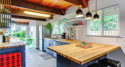Coastal Cabin w/ Puget Sound & Rainier Views!