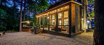 Luxury Cabin in the Woods w/ Hot Tub & Yard Games!