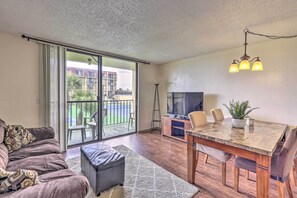TV - Sunny Daytona Beach Condo, Steps From Shore! (Daytona Beach)