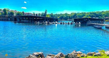 1 Mi to Lake of the Ozarks: Condo w/ Fire Pit!