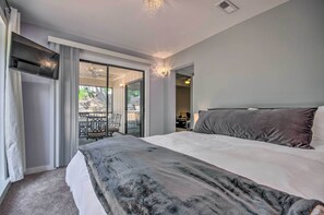 Interior - 1 Mi to Lake of the Ozarks: Condo w/ Fire Pit! (Lake Ozark)